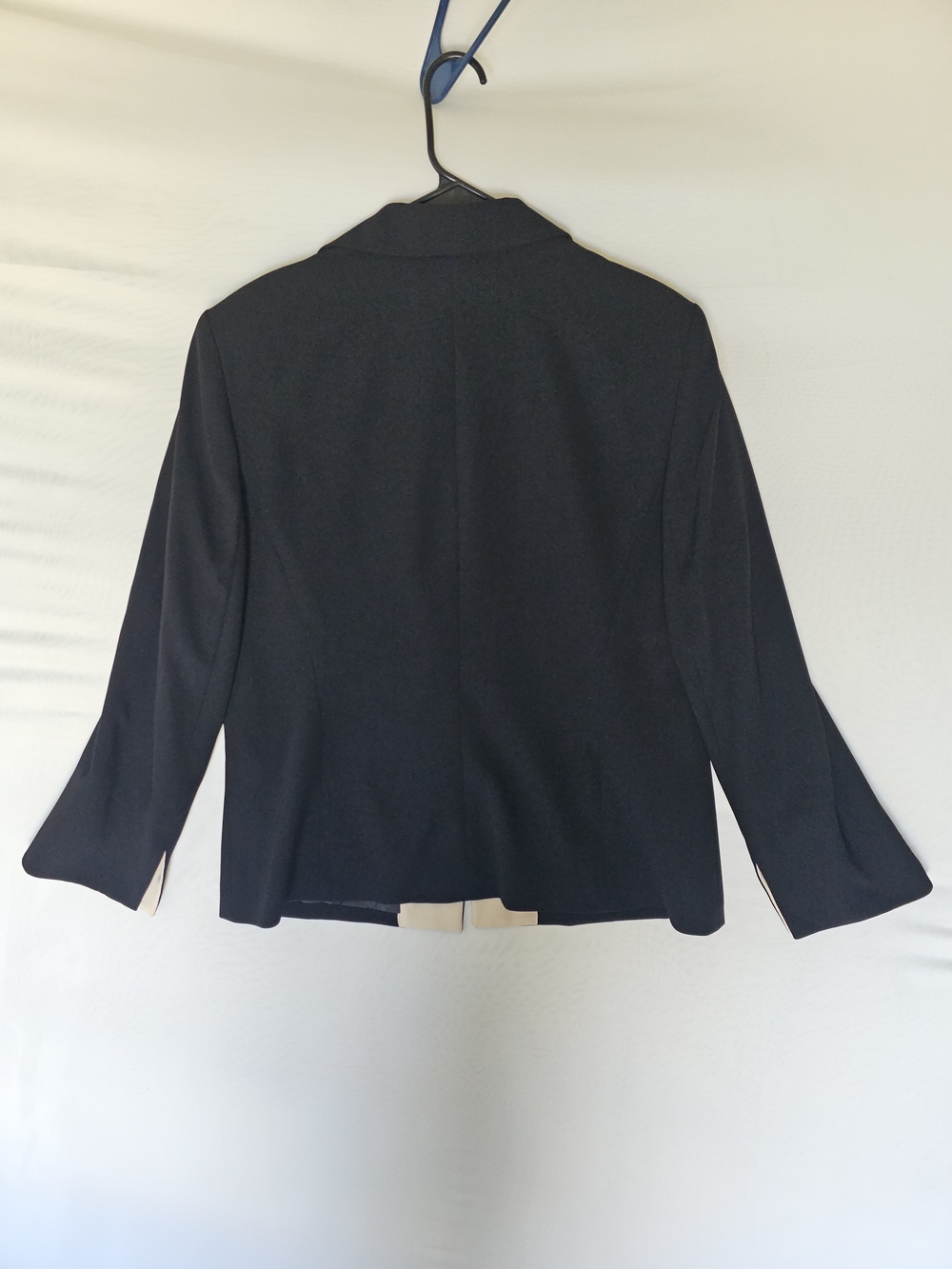 Kasper Black Open-Front Blazer with Cream Contrast Trim - Size 16 - Picture 8 of 16